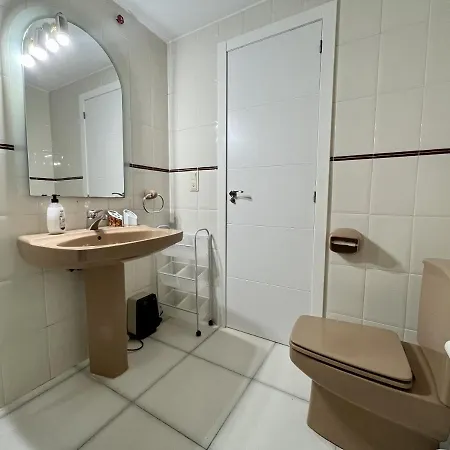 Primera Linea Con Piscina En Apartamento