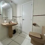 Primera Linea Con Piscina En דירה